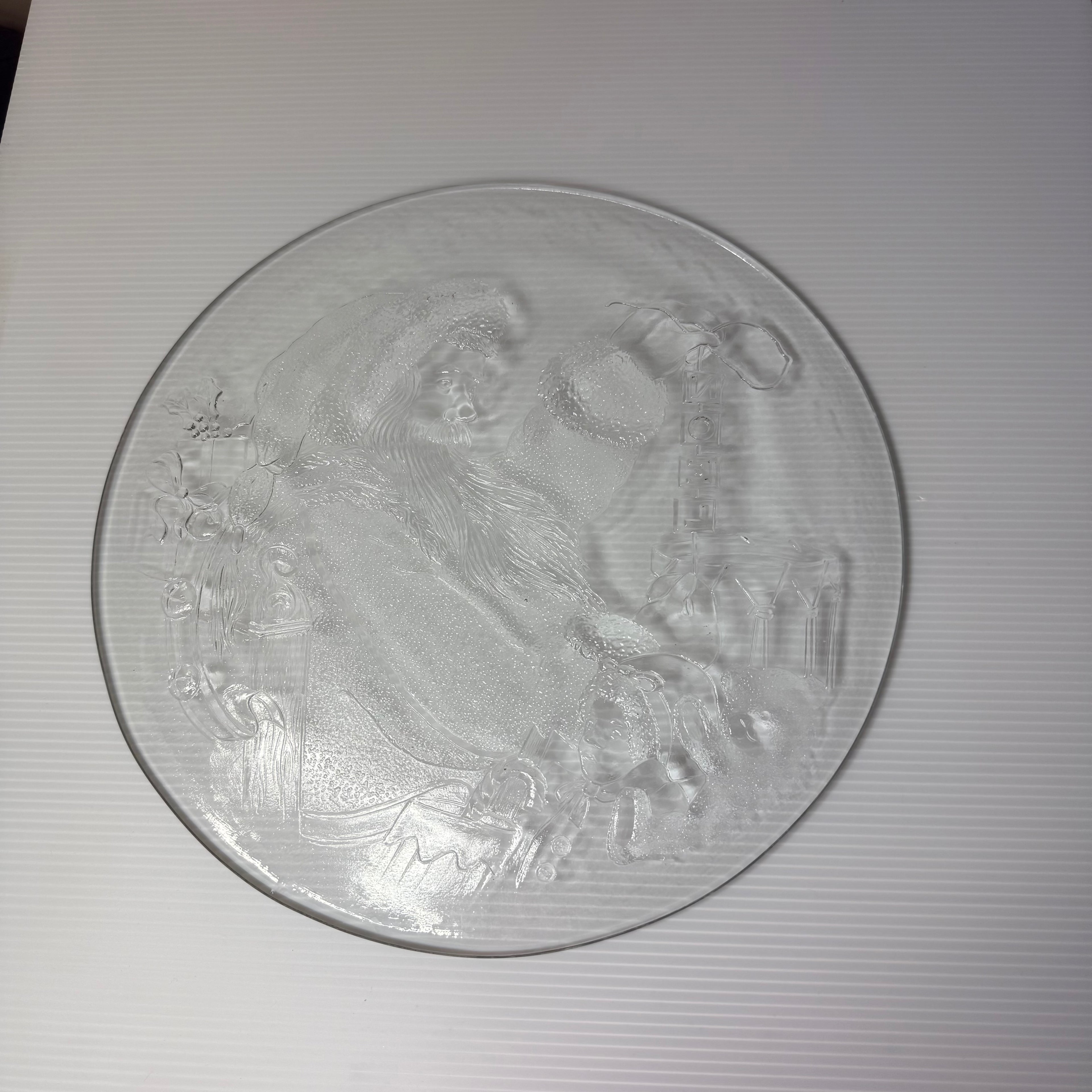 Libbey 1990 Santa Claus Etched Glass Serving Platter Embossed 13" Round